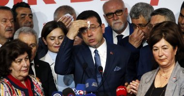 Then-Istanbul Mayor Ekrem Imamoğlu (C) takes a break as he talks to journalists, Istanbul, Türkiye, April 9, 2019. (AP Photo)