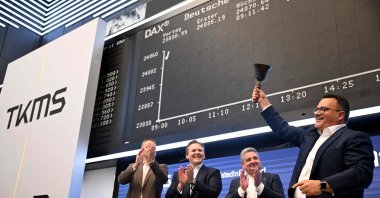 Oliver Burkhard (R), CEO of ThyssenKrupp Marine Systems (TKMS), rings the opening bell for his company&#039;s initial public offer, as TKMS&#039; CFO Paul Glaser (2nd L) and ThyssenKrupp CEO Miguel Lopez (2nd R) applaud in front of a board displaying the chart of Germany&#039;s share index DAX at the stock exchange in Frankfurt, Germany, Oct. 20, 2025. (AFP Photo)