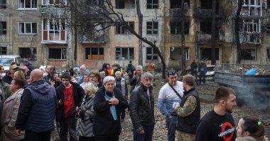 Residents stand near their apartment building hit by a Russian drone strike, amid Russia&#039;s attack on Ukraine, in the town of Shakhtarske in Dnipropetrovsk region, Ukraine, Oct. 19, 2025. (Reuters Photo)