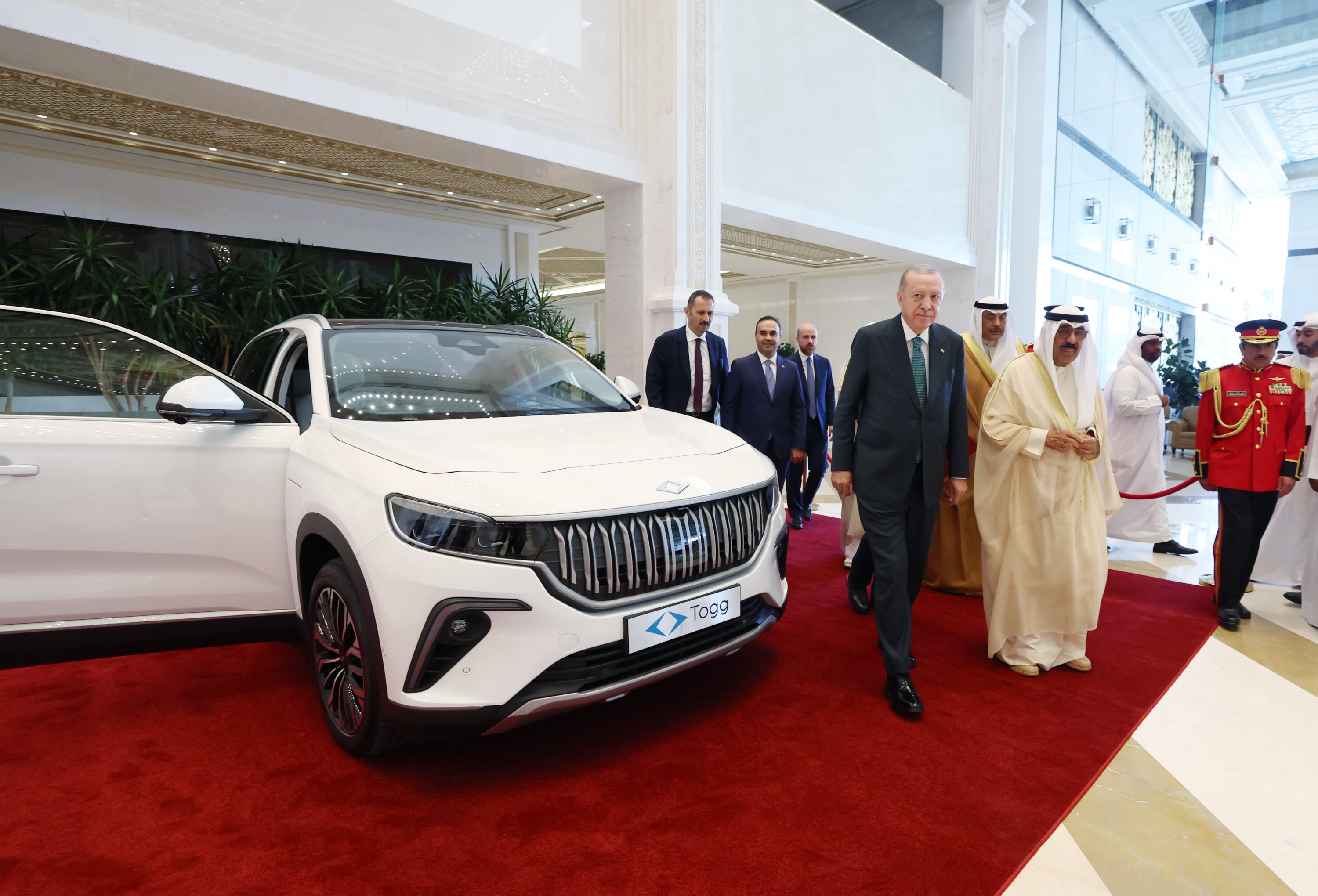 President Erdoğan and the Kuwaiti emir stand next to the Togg vehicle Erdoğan presented to the emir, in Kuwait City, Kuwait, Oct. 21, 2025. (DHA Photo)