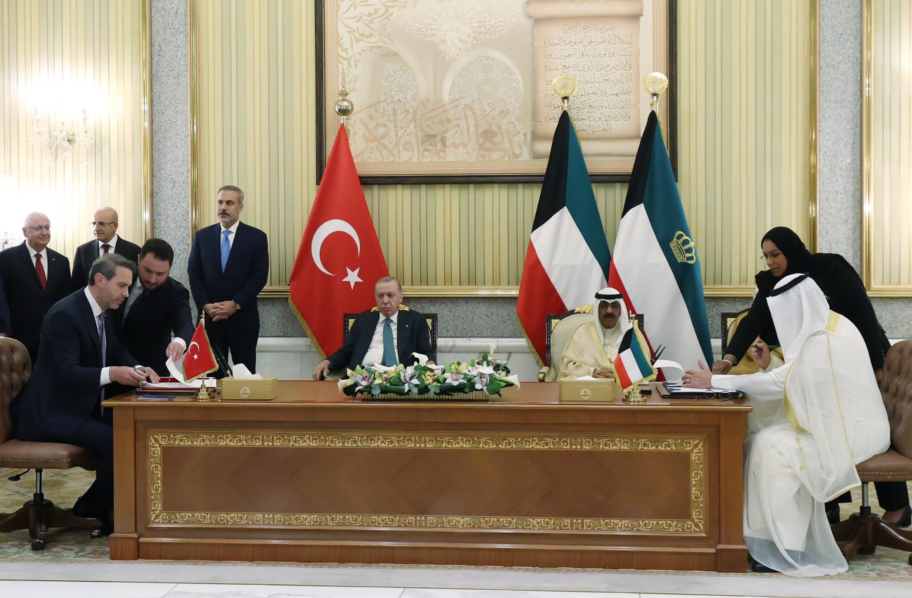 Erdoğan and the emir watch ministers signing memoranda of understanding at Bayan Palace, in Kuwait City, Kuwait, Oct. 21, 2025. (AA Photo)