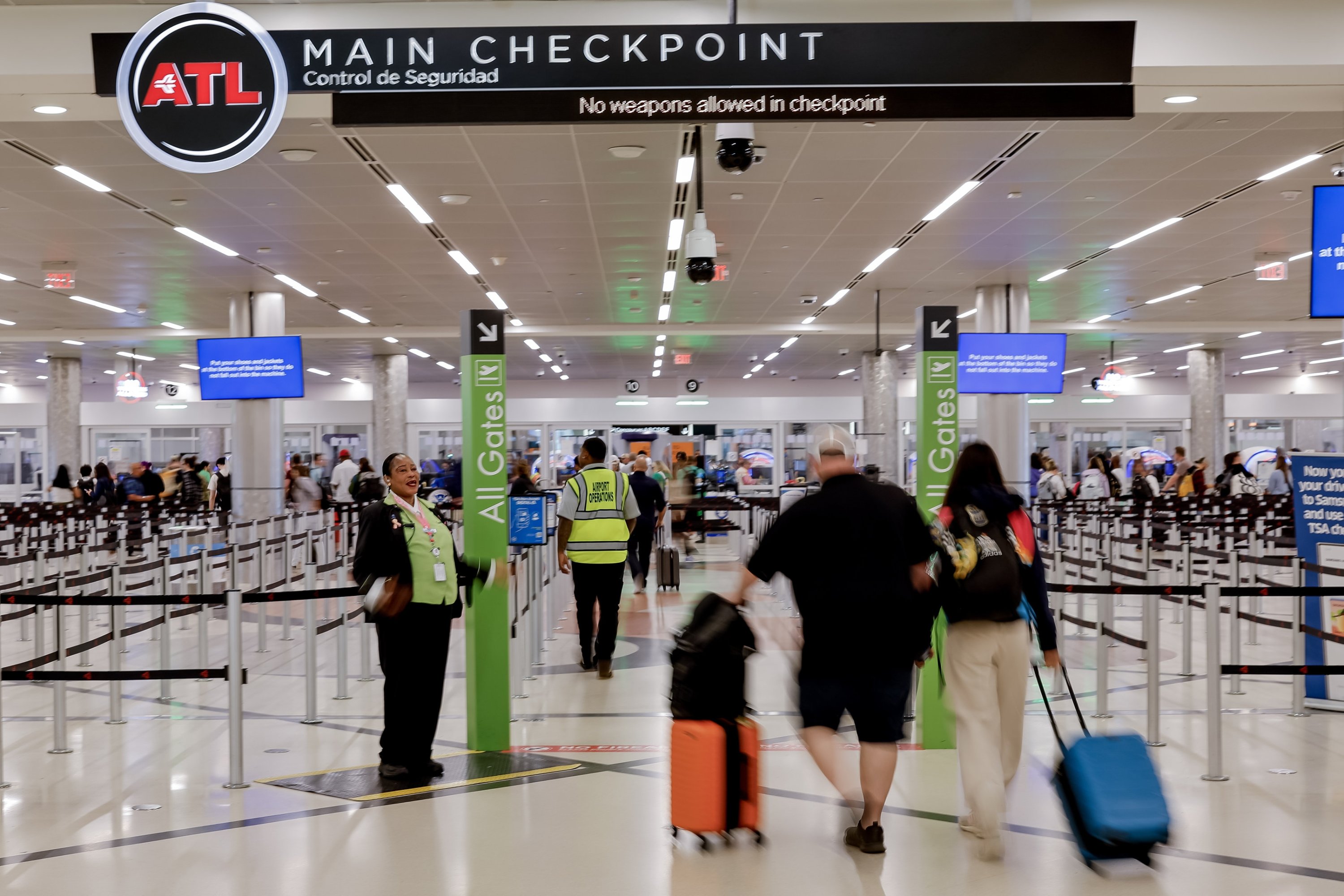 Moški aretiran na letališču v Atlanti zaradi groženj s streljanjem