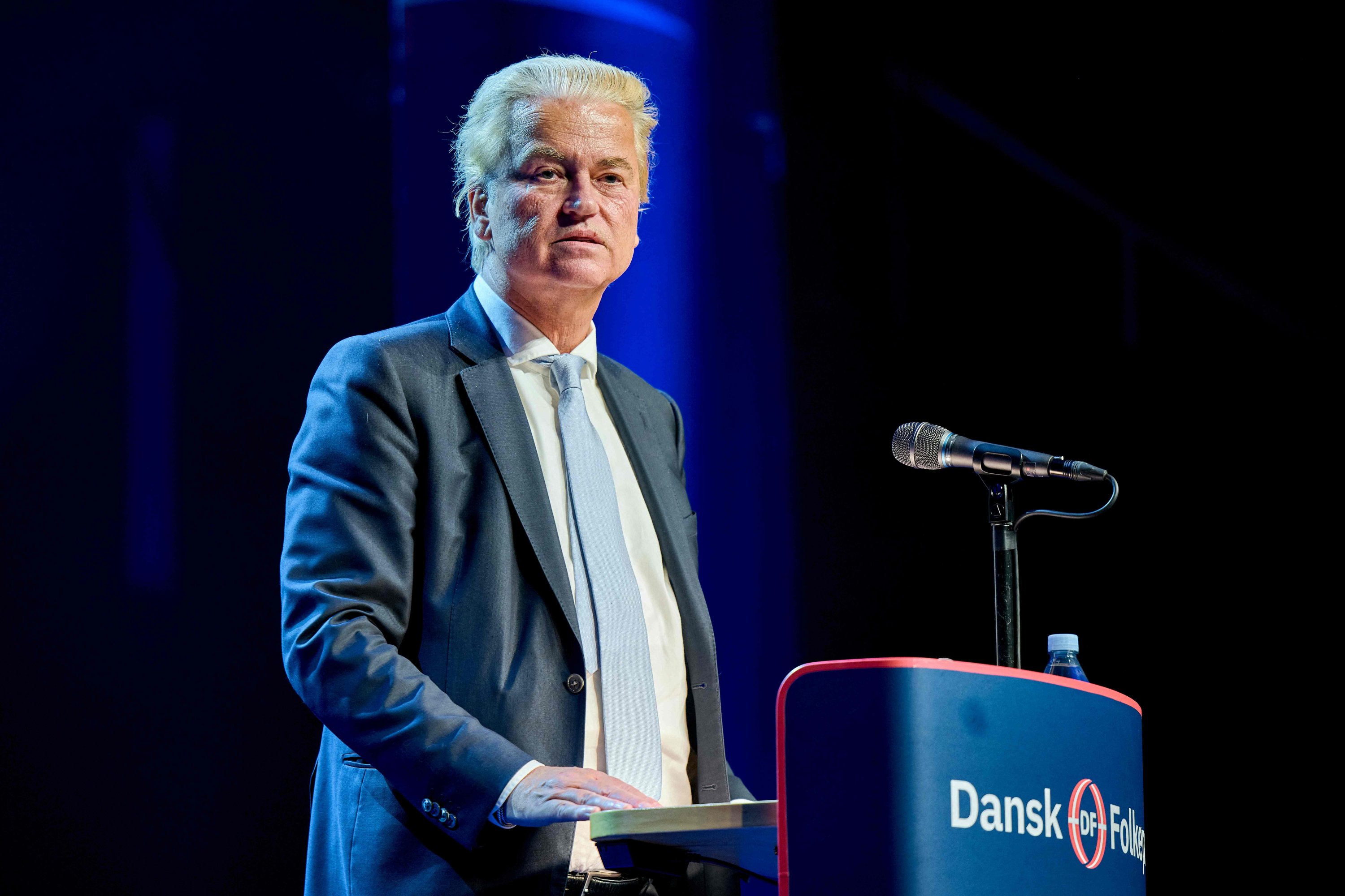 Far-right leader Wilders leads Dutch election race week before vote
