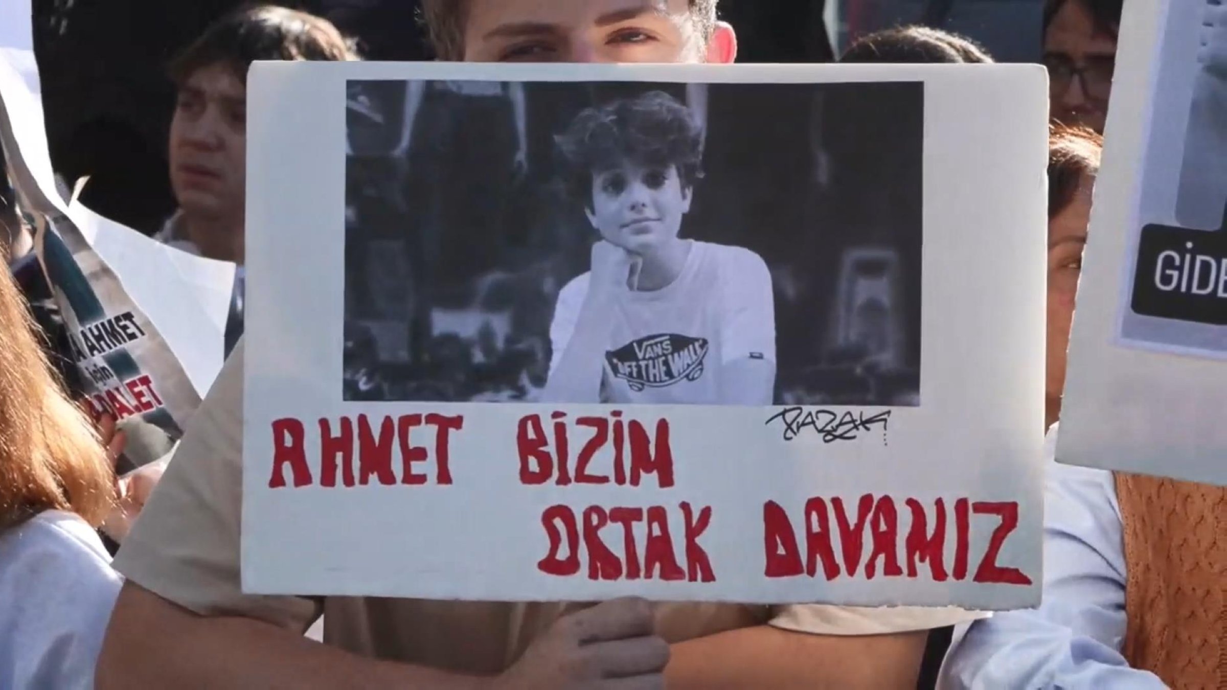 Supporters display a poster reading “Ahmet Mattia Minguzzi’s case is our common concern” outside the courthouse, Istanbul, Türkiye, Oct. 21, 2025. (DHA Photo)