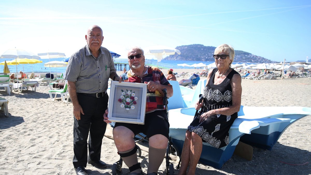 German tourists Gerhard Vogel (C) and Reate Vogel (R), 86, during their recent trip to Alanya, Antalya, Türkiye, Oct. 17, 2025. (AA Photo)