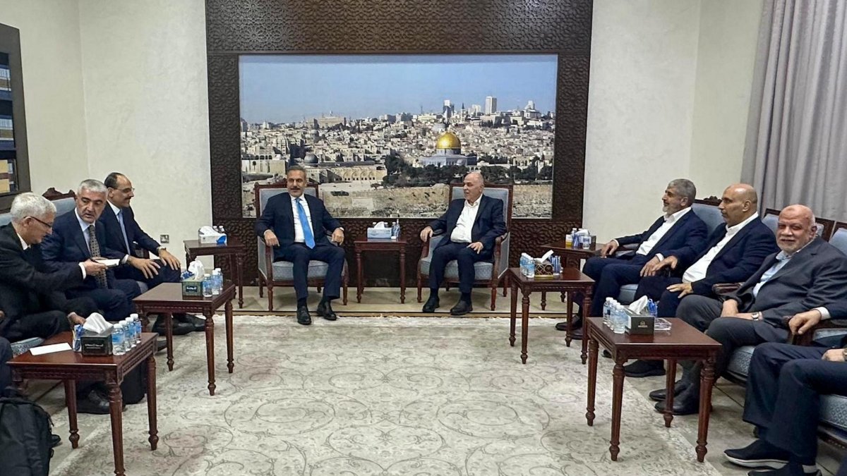 Foreign Minister Hakan Fidan and MIT Chief Ibrahim Kalın meet with Hamas delegation in Doha, Qatar, Oct. 21, 2025. (AA Photo) 