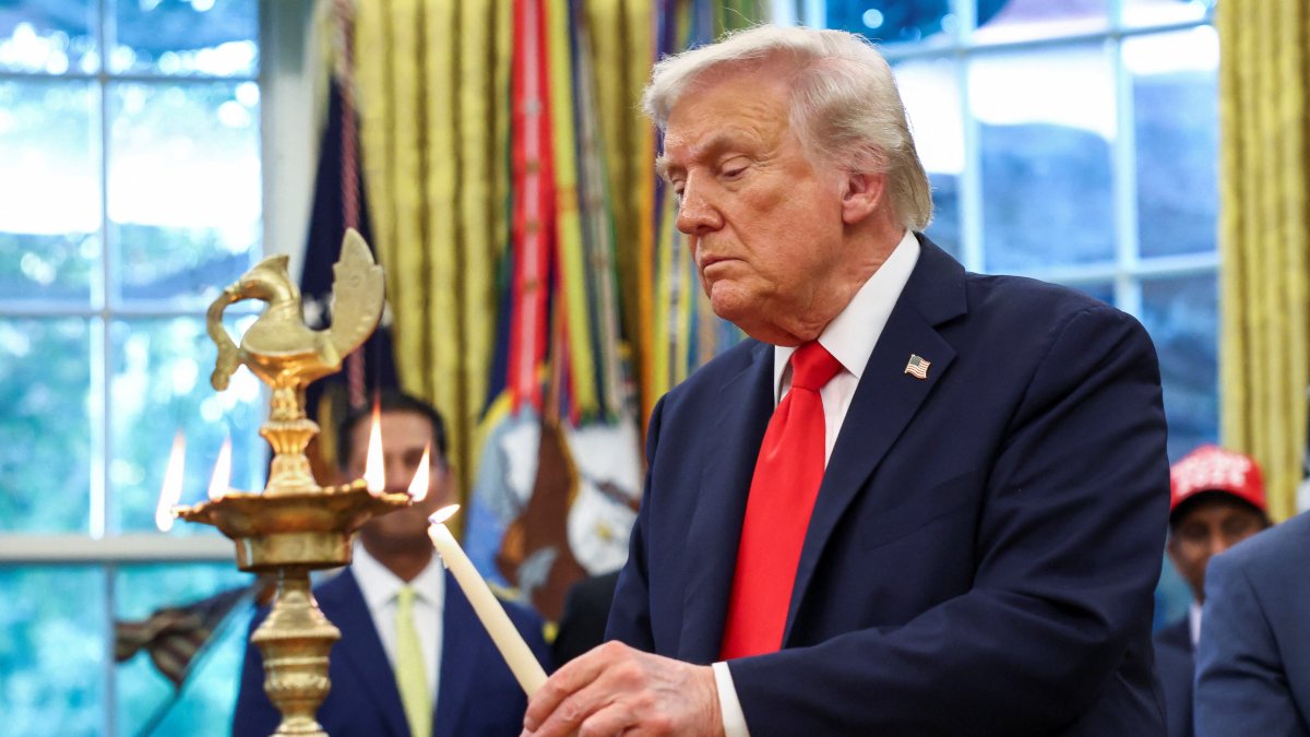 U.S. President Donald Trump lights a candle as he participates in a Diwali celebration in the Oval Office of the White House in Washington,D.C., U.S., Oct. 21, 2025. (Reuters Photo)