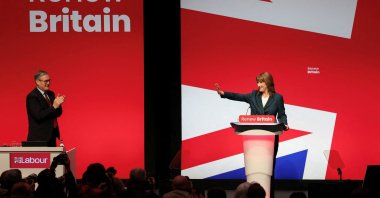 British Prime Minister Keir Starmer claps as Chancellor of the Exchequer Rachel Reeves delivers her keynote speech at Britain&#039;s Labour Party&#039;s annual conference in Liverpool, U.K., Sept. 29, 2025. (Reuters Photo)