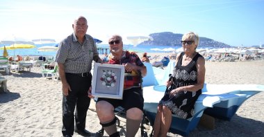 German tourists Gerhard Vogel (C) and Reate Vogel (R), 86, during their recent trip to Alanya, Antalya, Türkiye, Oct. 17, 2025. (AA Photo)