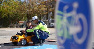 Gendarmerie officers train young students about road safety rules, Bayburt, northern Türkiye, Oct. 12, 2025. (IHA Photo)