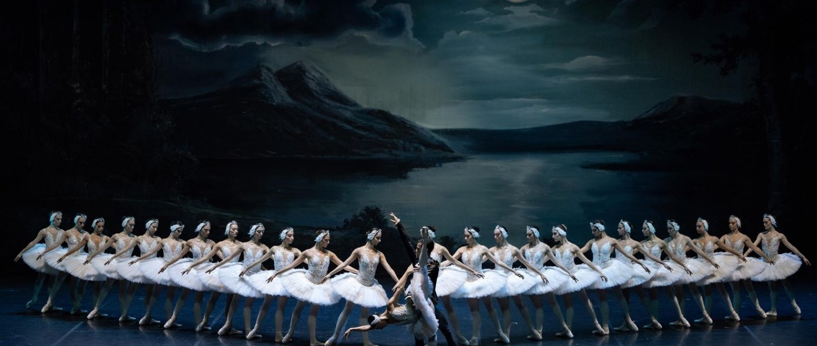 A scene from &quot;Swan Lake,&quot; Istanbul, Türkiye. (Courtesy of AKM)