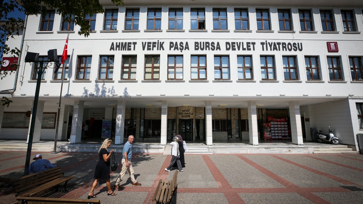 Pedestrians passing by the Ahmet Vefik Pasha Theater, Bursa, Türkiye, Sept. 24, 2025. (AA Photo)