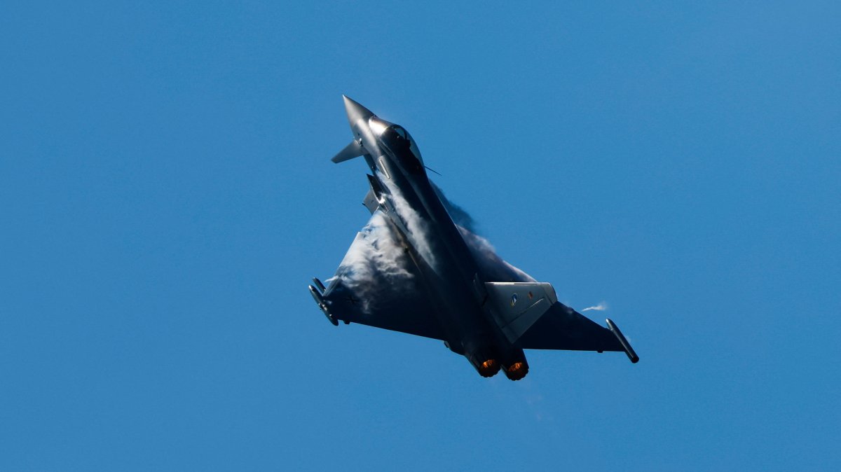 A German Air Force Eurofighter EF2000 Typhoon fighter jet performs during the Malta International Airshow, Qawra, Malta, Sept. 28, 2025. (Reuters Photo)