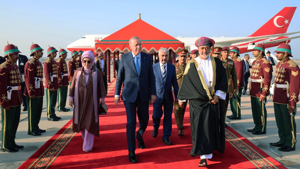 President Erdoğan visits Oman, his last stopover in the Gulf