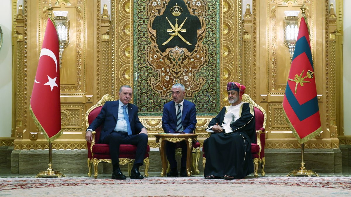 President Recep Tayyip Erdoğan and Sultan Haitham bin Tariq Al Said attend a meeting, Muscat, Oman, Oct. 22, 2025. (IHA Photo)