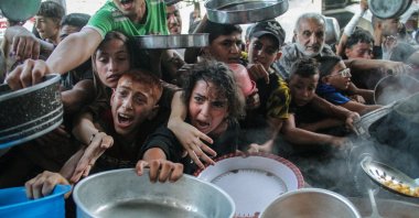 Palestinians gather to receive food cooked by a charity kitchen in the northern Gaza Strip, Sept. 11, 2024. (Reuters File Photo)