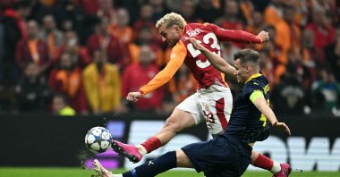 Galatasaray&#039;s forward #53 Barış Alper Yılmaz shoots on target next to Bodo/Glimt&#039;s Norwegian defender #04 Odin Bjortuft during the UEFA Champions League, league phase - day 3, football match at the Rams Park in Istanbul, Oct. 22, 2025. (AFP Photo)