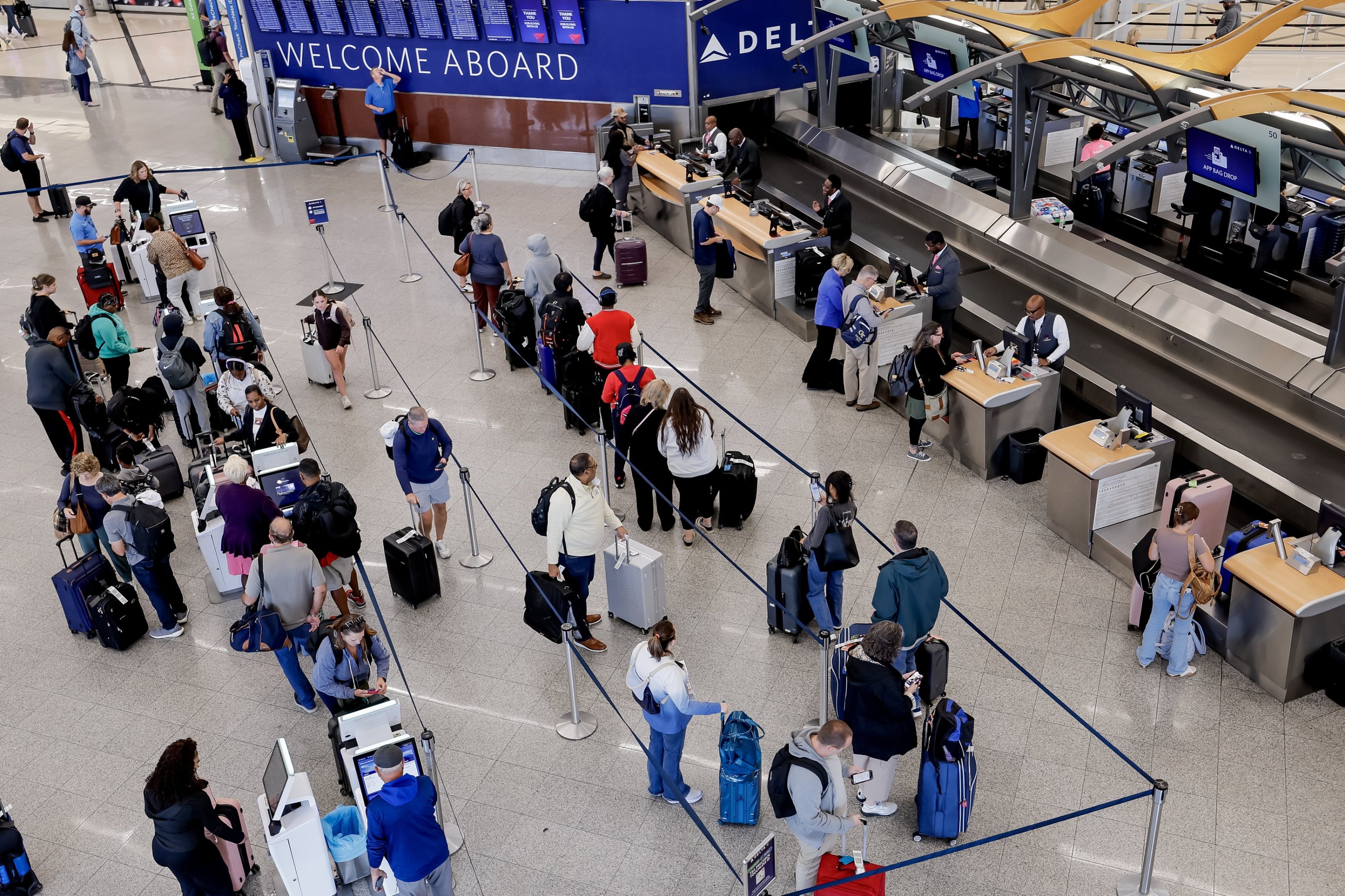 Trump administration warns of chaos at US airports as shutdown drags