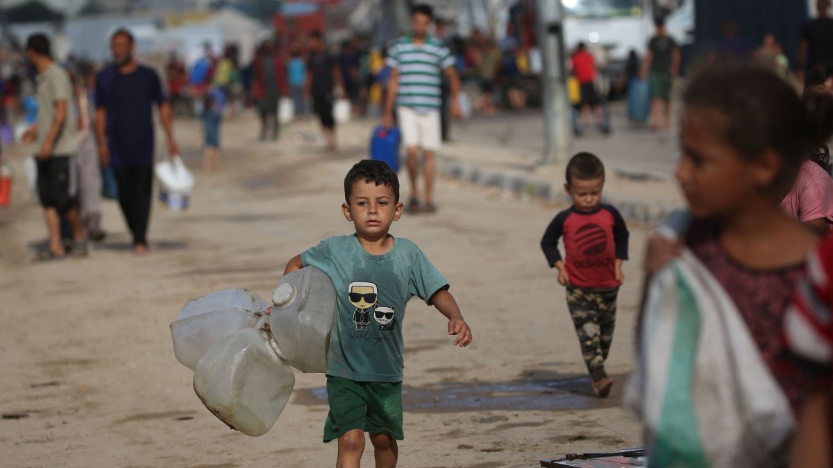 Israel blocking promised Gaza aid despite cease-fire, UN data shows
