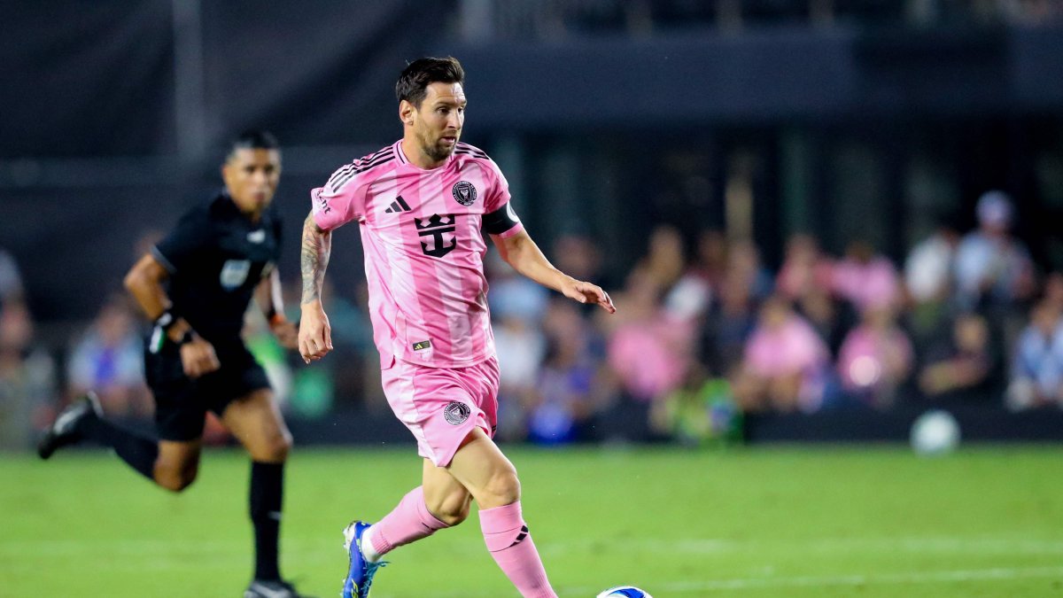 Inter Miami&#039;s Argentine forward Lionel Messi controls the ball during the Major League Soccer (MLS) non-conference regular season match between Inter Miami CF and Seattle Sounders FC at Chase Stadium in Fort Lauderdale, Florida, U.S., Sept. 16, 2025. (AFP Photo)