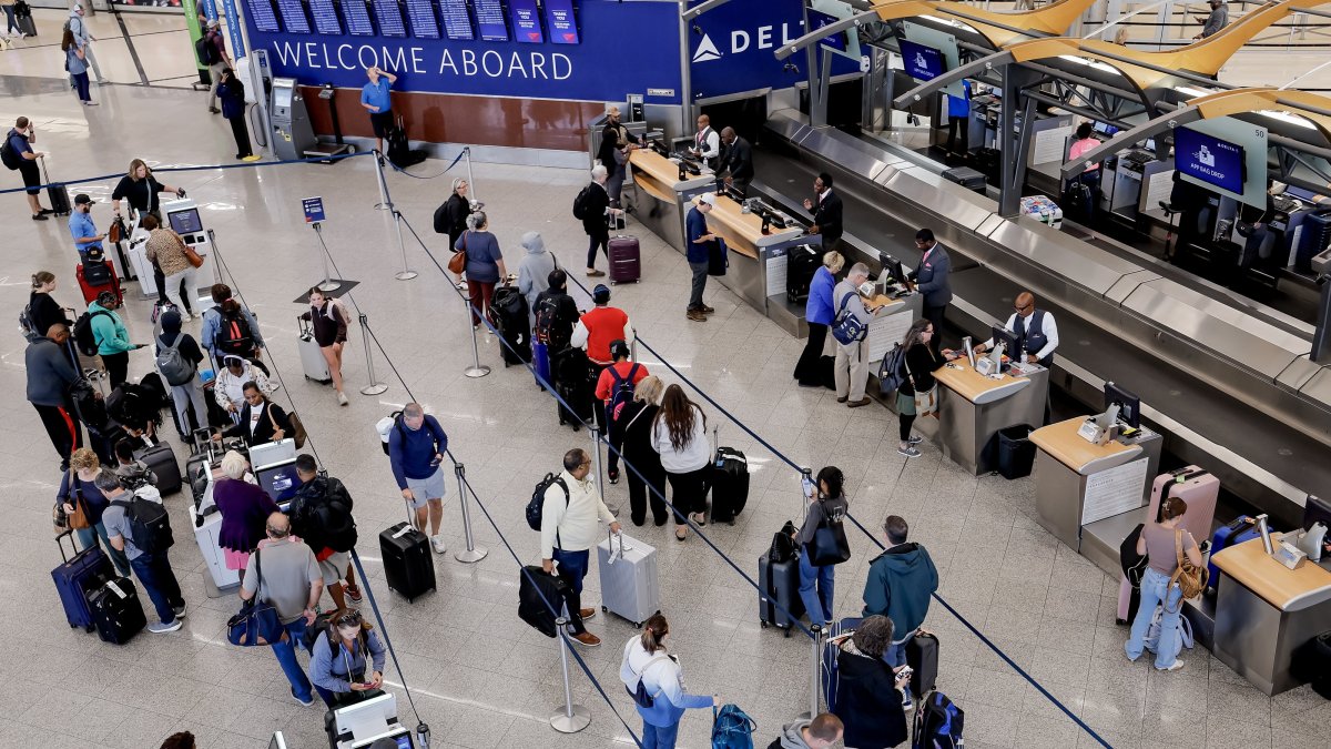 Passengers wait to check in at Hartsfield-Jackson Atlanta International Airport in Atlanta, Georgia, U.S., Oct. 10, 2025. (EPA Photo)