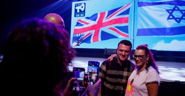 Far-right activist Tommy Robinson poses for photos on the day of a public address, Tel Aviv, Israel, Oct. 18, 2025. (Reuters Photo)