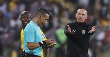Zimbabwe coach Michael Nees (R) reacts during the FIFA World Cup CAF Qualifiers Group C against South Africa at the Moses Mabhida Stadium, Durban, South Africa, Oct. 10, 2025. (Reuters Photo)