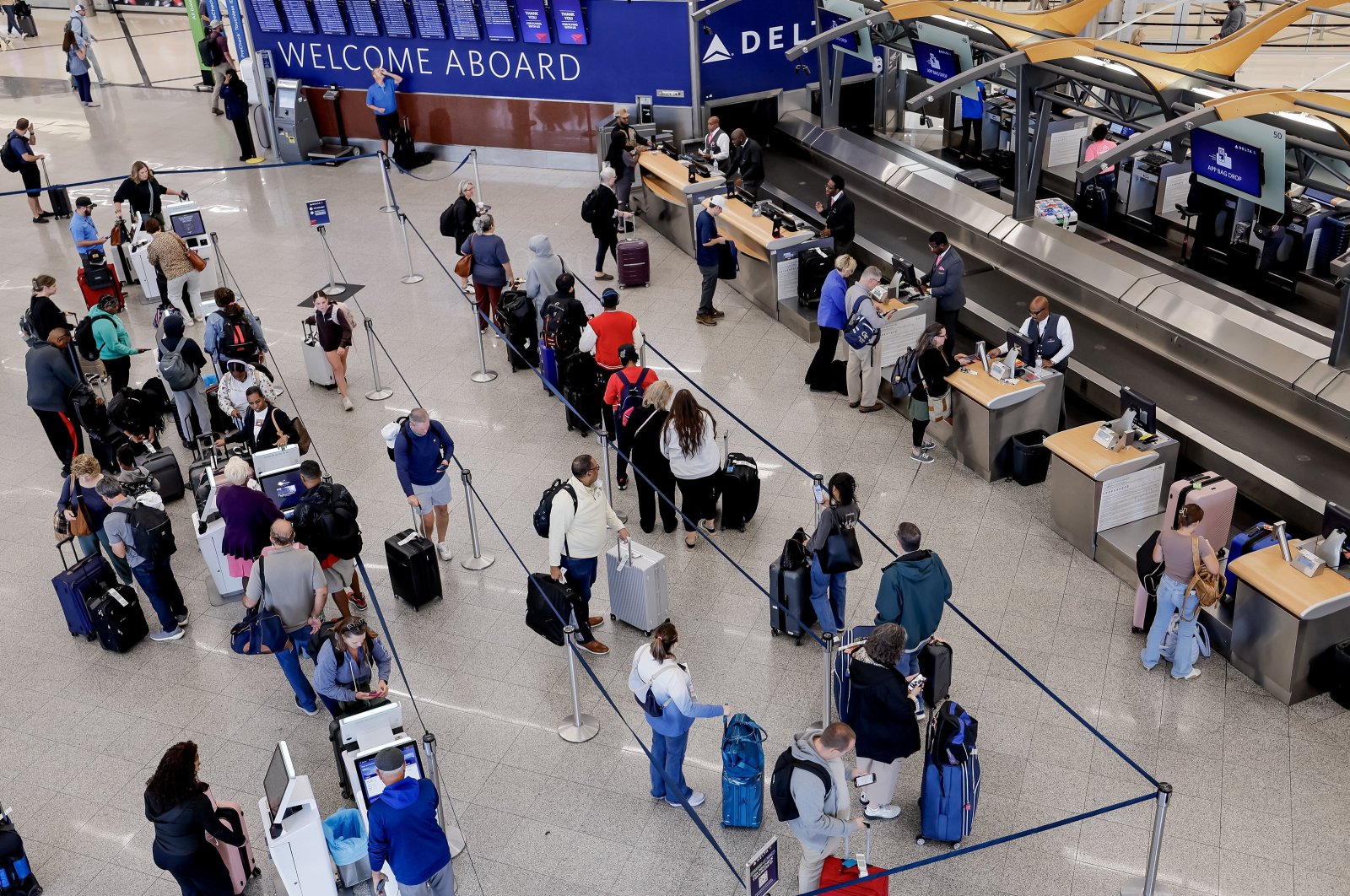 Trump administration warns of chaos at US airports as shutdown drags |  Daily Sabah