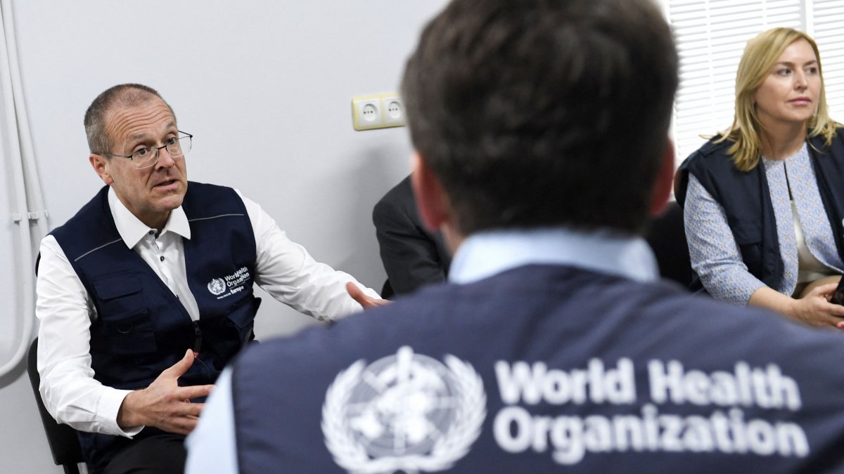 World Health Organization (WHO) Regional Director for Europe Hans Kluge (L) talks to his WHO colleagues as he visits victims of a fuel depot blast who are being treated at the National Burn Center, Yerevan, Armenia, Oct. 4, 2023. (AFP Photo)