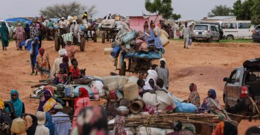 Sudanese refugees crosses the border between Sudan and Chad in Adre, Chad, Aug. 4, 2023. (Reuters File Photo)