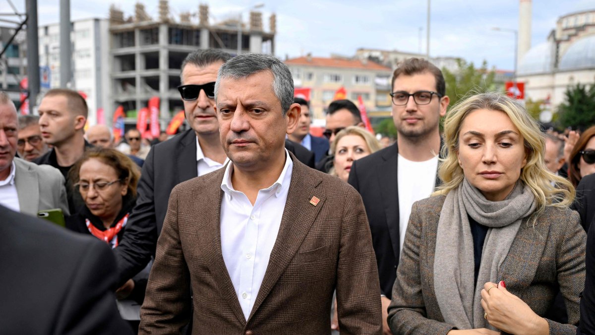 CHP Chair Özgür Özel (C) arrives for a party rally, Istanbul, Türkiye, Oct. 26, 2025. (AFP Photo)