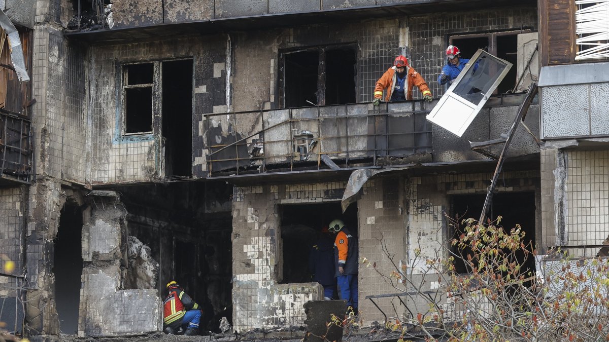 Ukrainian rescuers work at the site of a Russian strike in Kyiv, Ukraine, Oct. 26, 2025. (EPA Photo)