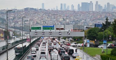 The city faces heavy midweek traffic on its Anatolian side, with rain contributing to slowdowns on main roads, Istanbul, Türkiye, Oct. 10, 2025. (AA Photo)