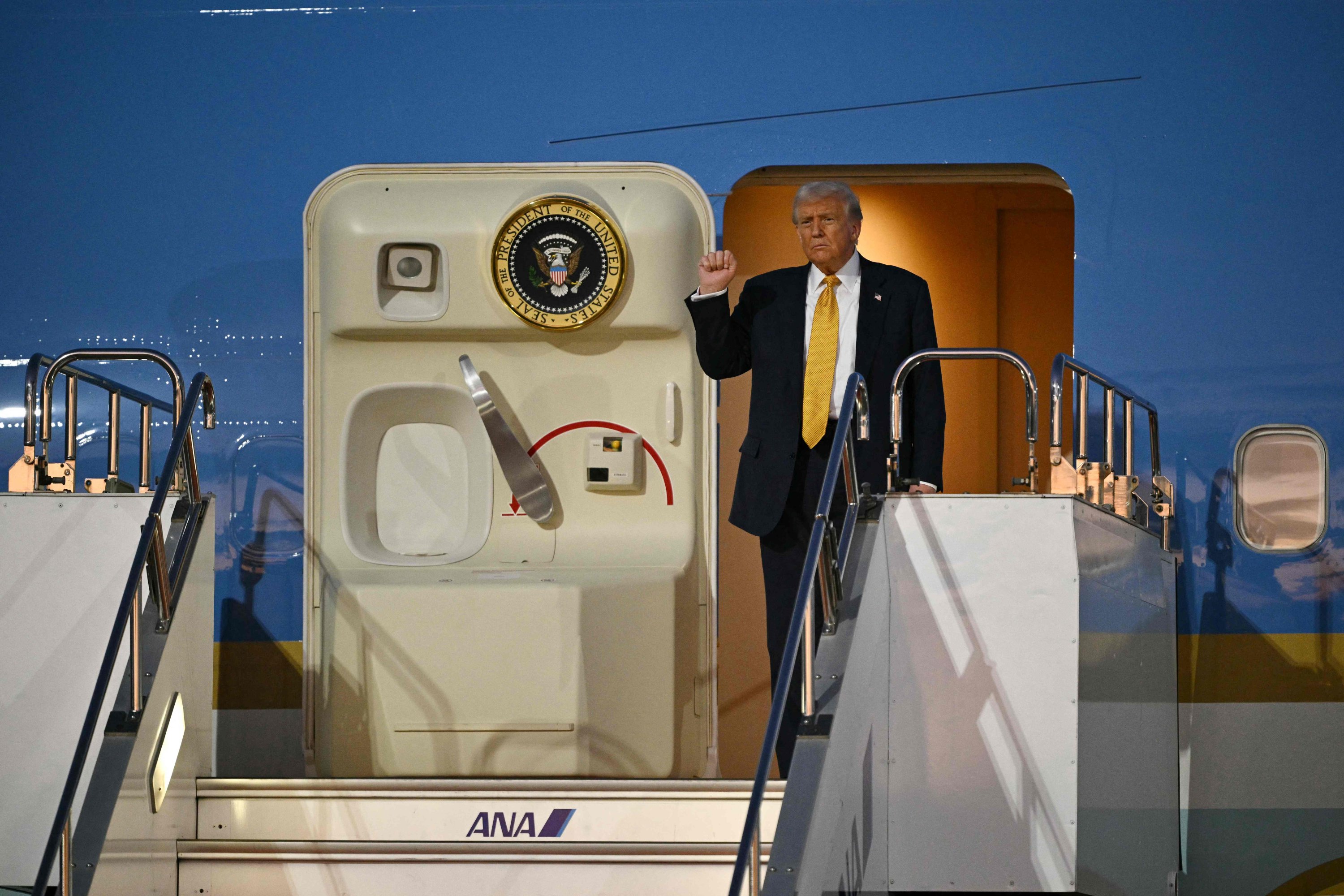 Trump obiskal Japonsko in pohvalil premierko Takaichi