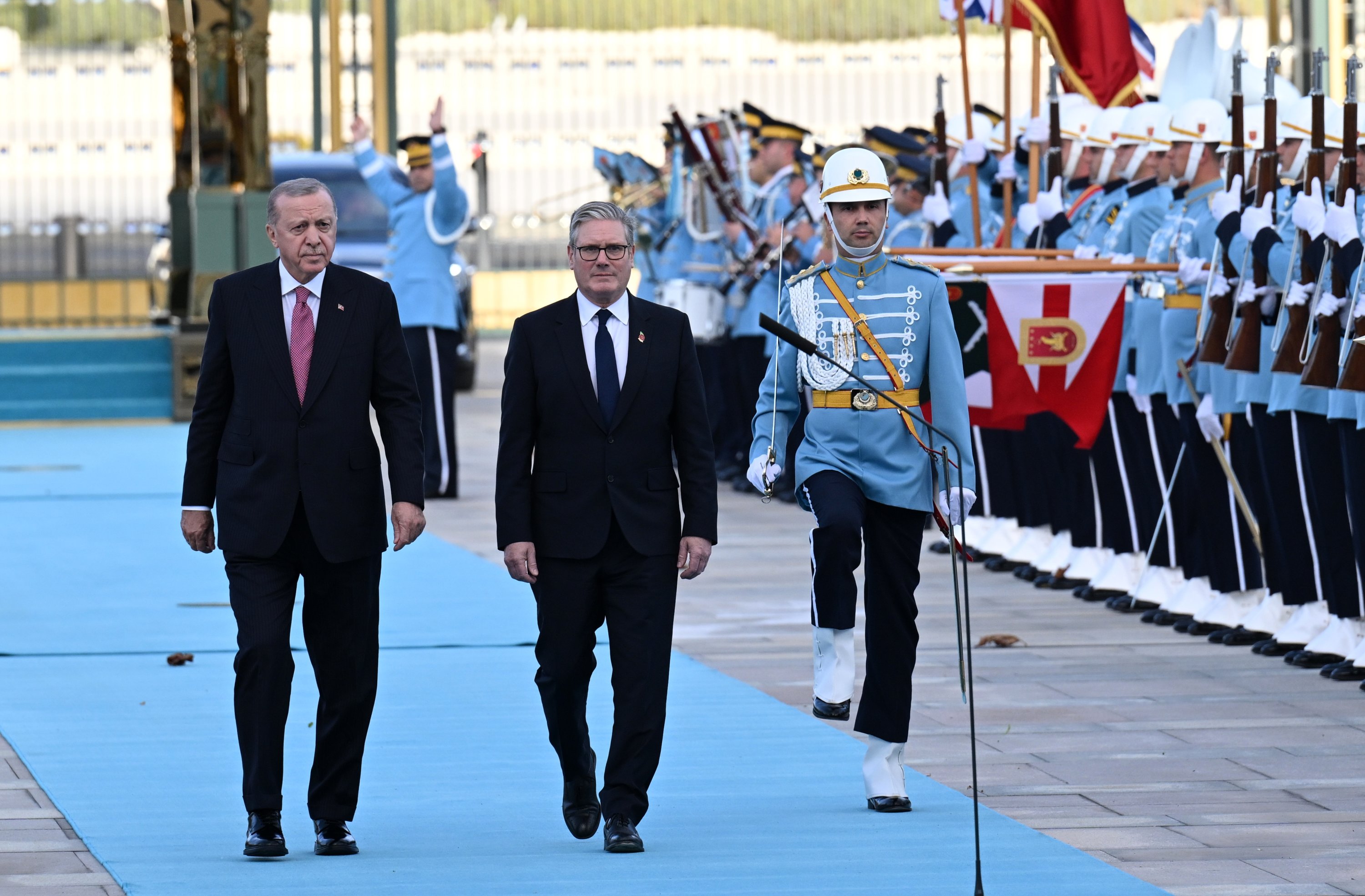 Starmer meets Erdoğan as Türkiye, UK eye new deals