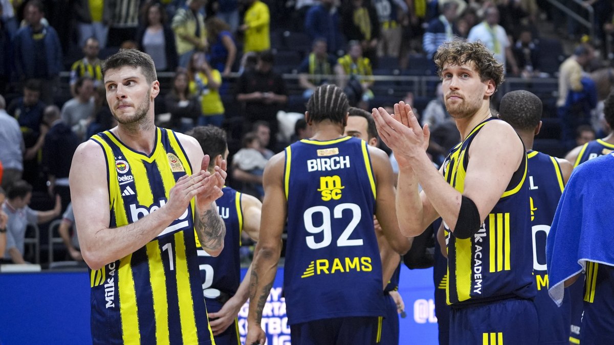 Fenerbahçe Beko players celebrate their victory after facing Türk Telekom during the fifth week of the Türkiye Sigorta Basketball Süper Lig at Ülker Sports and Event Hall, Istanbul, Türkiye, Oct. 26, 2025. (AA Photo)