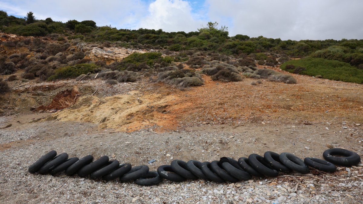 This file photo shows rubber tires from an earlier shipwreck near Lebos, Greece, Oct. 7, 2025. (EPA Photo)
