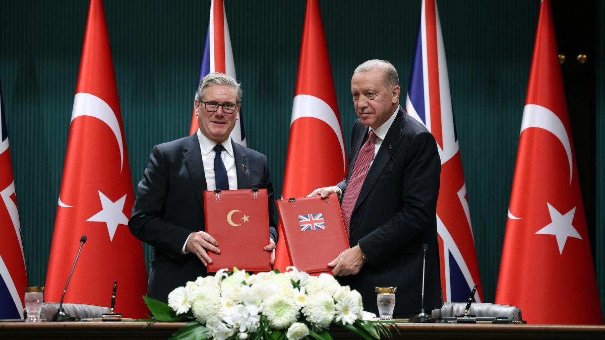 Türkiye, UK sign $10.7B Eurofighter jet deal during Starmer's visit