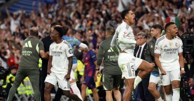 Real Madrid&#039;s Vinicius Junior (L), Jude Bellingham (C) and Kylian Mbappe celebrate at the end of the Spanish league football match against Barcelona at Santiago Bernabeu Stadium, Madrid, Spain, Oct. 26, 2025. (AFP Photo)