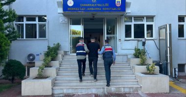 Gendarmerie officers escort a captured FETÖ suspect in Çanakkale, western Türkiye, Oct. 21, 2025. (DHA Photo)