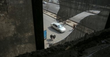 People survey a building damaged in a reported Pakistani strike in Kabul, Afghanistan, Oct. 16, 2025. (EPA Photo)