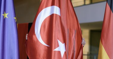 A worker prepares a Turkish flag ahead of a meeting of President Recep Tayyip Erdoğan and German Chancellor Olaf Scholz at the chancellery in Berlin, Germany, Friday, Nov. 17, 2023. (AP File Photo)