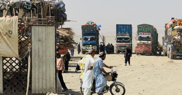 Afghan refugees prepare to return to Afghanistan at the Pakistan-Afghan border, Chaman, Pakistan, Oct. 21, 2025. (EPA Photo)