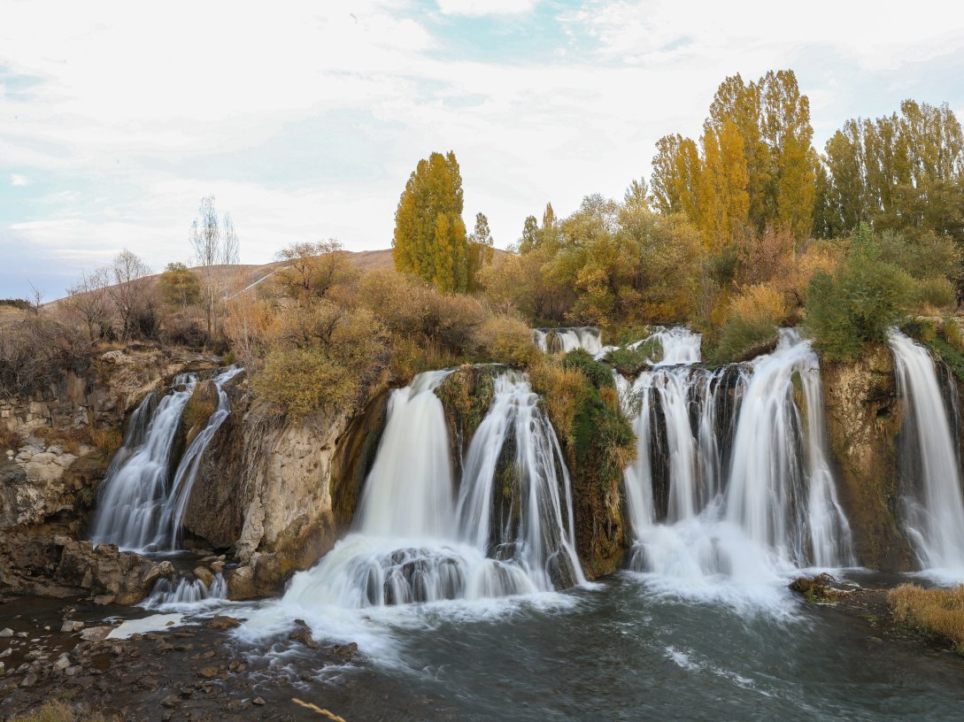 A general view of Muradiye Waterfall, Van, eastern Türkiye, Oct. 25, 2025. (AA Photo)