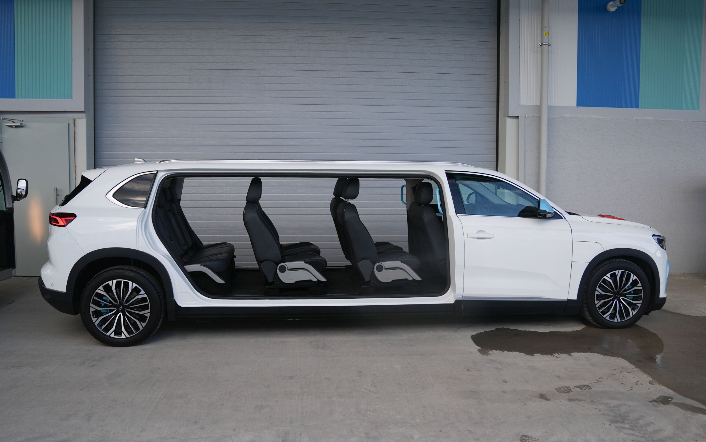 Una versión limusina hecha a medida del primer automóvil eléctrico nacional de Türkiye, el SUV Togg T10X, Ankara, Türkiye, 28 de octubre de 2025. (Foto AA)