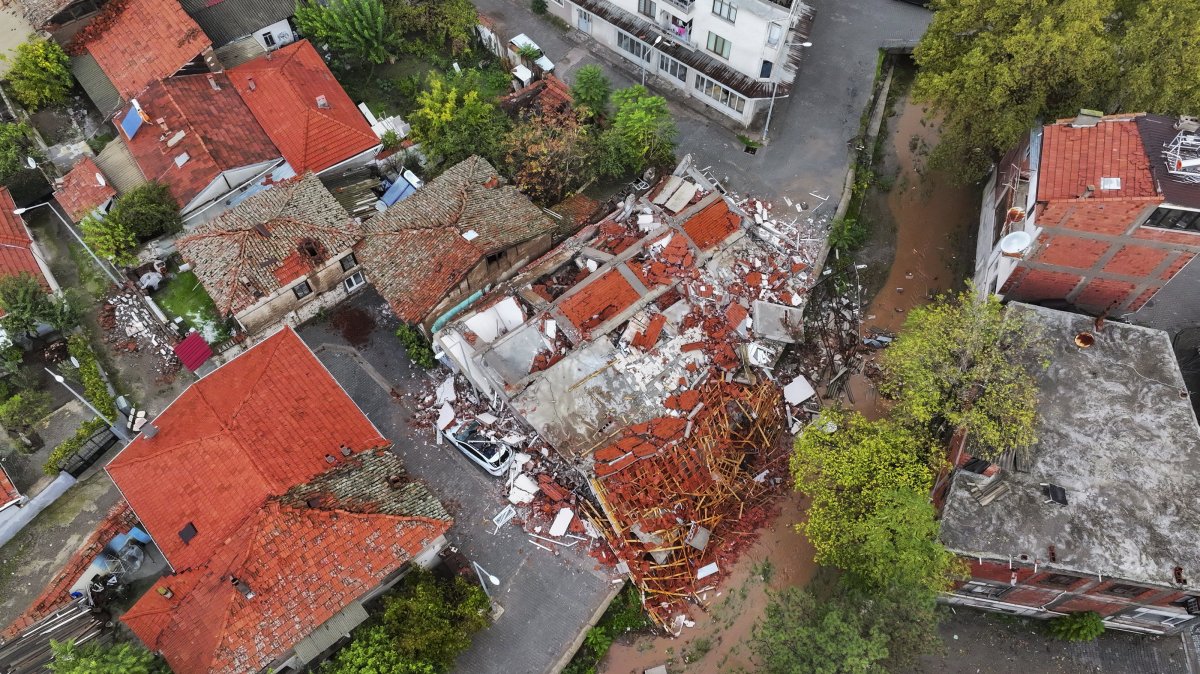 An aerial view shows the collapsed building following the 6.1 magnitude earthquake in Sındırgı district of Balıkesir, Türkiye, Oct. 28, 2025. (AA Photo)