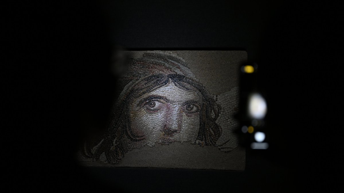 The "Gypsy Girl" mosaic on display at the Zeugma Mosaic Museum, Gaziantep, southeastern Türkiye, Oct. 20, 2025. (AA Photo)