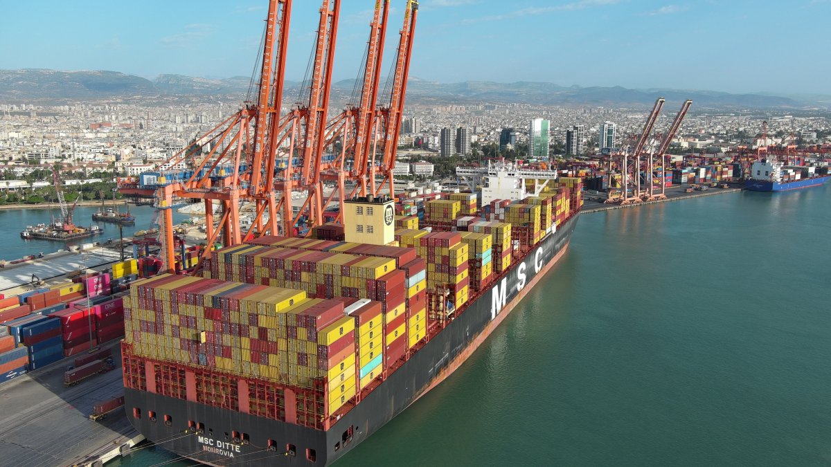 An MSC cargo ship is docked at the port in Mersin, southern Türkiye, Oct. 6, 2025. (AA Photo)