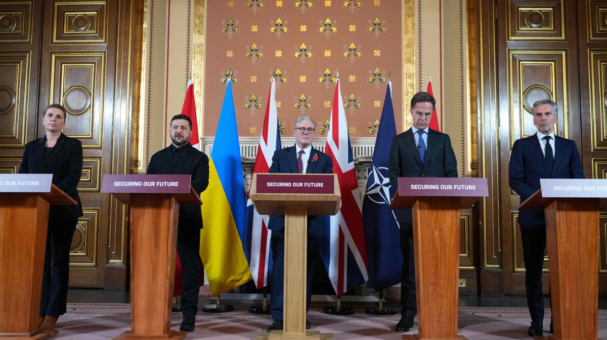 Denmark's Prime Minister Mette Frederiksen, Ukraine's President Volodymyr Zelenskyy, Britain's Prime Minister Keir Starmer, NATO Secretary-General Mark Rutte and Netherlands' Prime Minister Dick Schoof attend a media conference after a meeting of the 'coalition of the willing' international partners on Ukraine in London, Oct. 24, 2025. (AFP Photo)