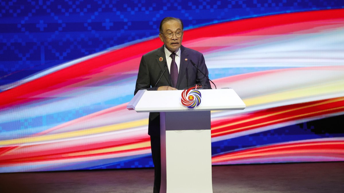 Malaysia's Prime Minister Anwar Ibrahim speaks during the closing ceremony of the Association of Southeast Asian Nations (ASEAN) Summit at the Kuala Lumpur Convention Centre (KLCC) in Kuala Lumpur, Malaysia, Oct. 28, 2025. (EPA Photo)